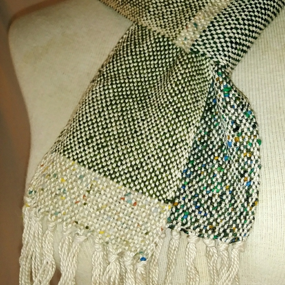 ๐ Hand-Woven Winter Scarf #hundredsofscarves - Picture 1 of 4